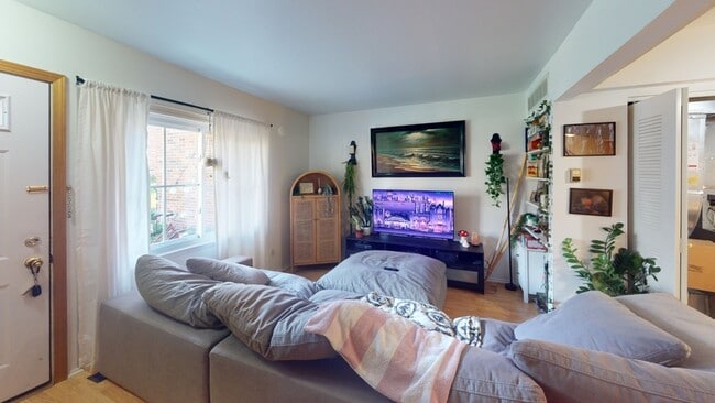Building Photo - 543 Longshore Dr