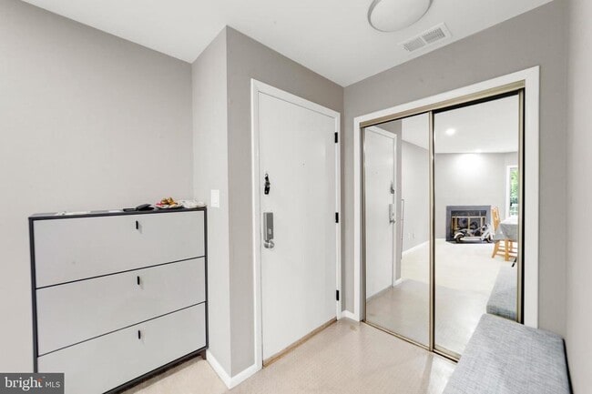 Foto del edificio - 206 Salem Ct