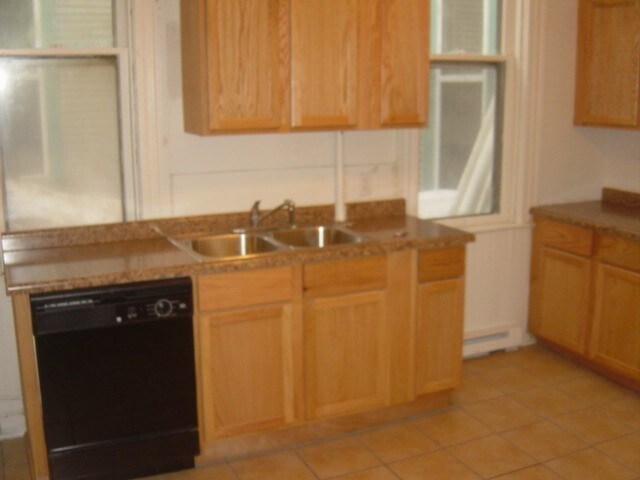 Foto del edificio - 221  E. 3RD ST   A &amp; B  — 223  E. 3RD ...