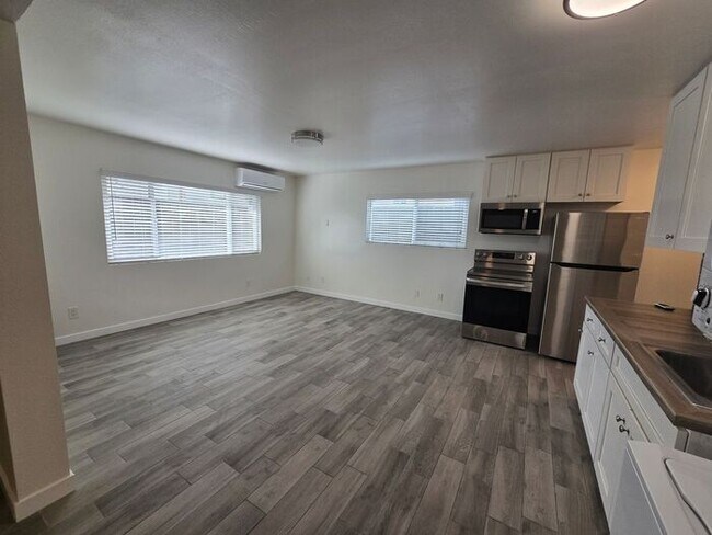 Building Photo - Newly remodeled, studio-style living space located in the heart of San Diego