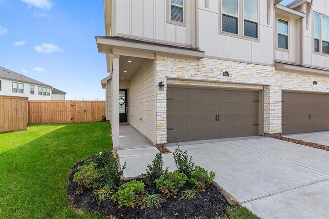 Building Photo - 5658 Amber Brook Ln