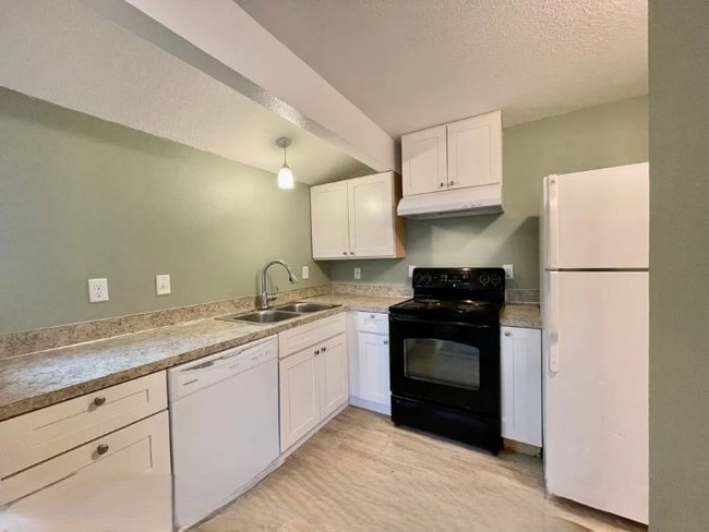 Photo - 16990 SW Blanton St Apartment