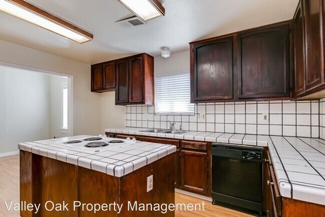 Building Photo - 4 br, 3 bath House - 117 Orange Avenue