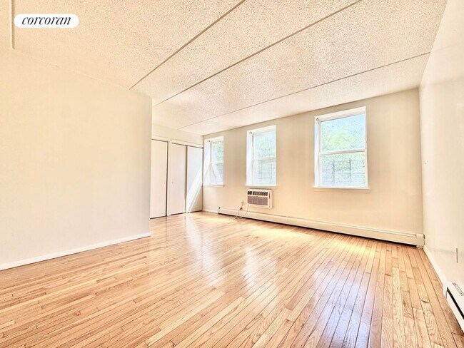 Building Photo - 321 E 119th St