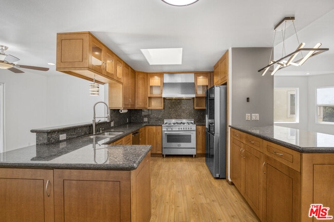 Building Photo - 5164 Don Pio Dr