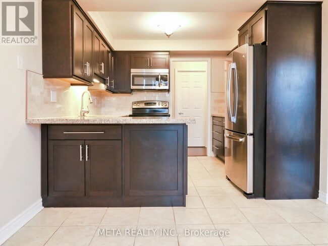 Building Photo - 67 Caroline St S