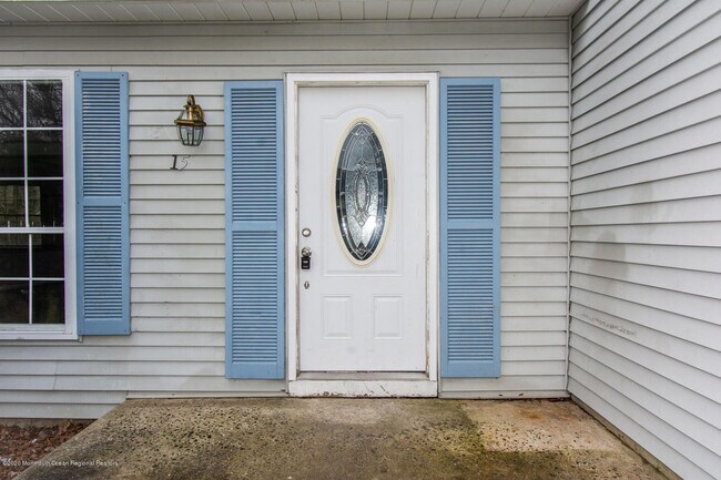 Building Photo - 15 Laureldale Ct