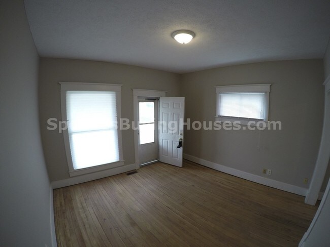Building Photo - 1448 S Richland St