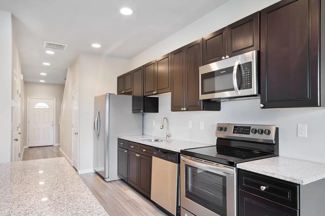 Building Photo - Lovely 3 bed/2.5 bath 1 car garage