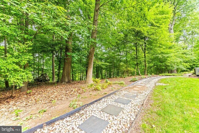 Building Photo - 9463 Hickory Limb