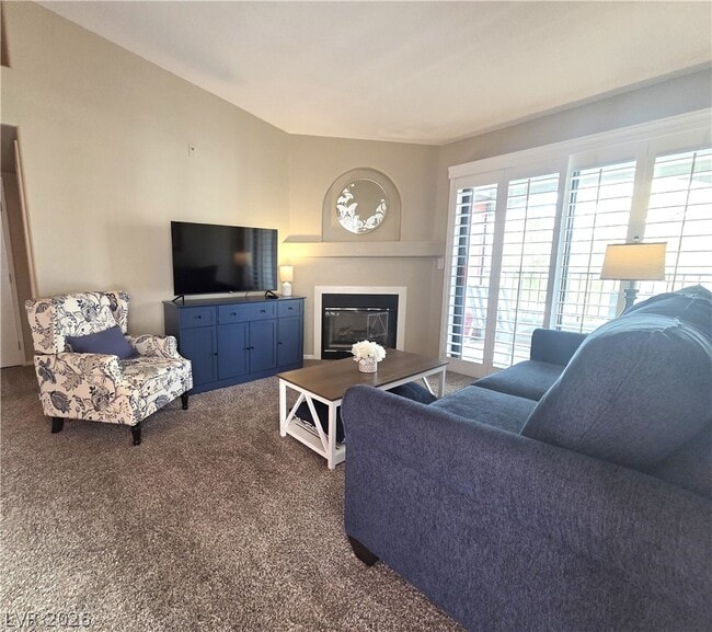 Building Photo - 950 Seven Hills Dr