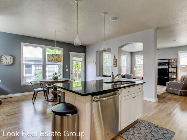 Foto del edificio - 4 br, 3.5 bath House - 2983 Elmira St