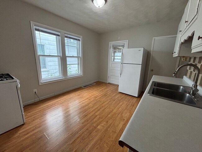 Building Photo - 305-307-307 18th Ave