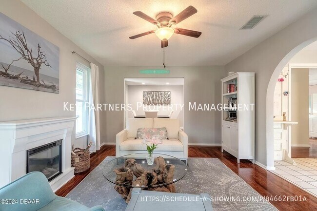 Building Photo - 716 Lindenwood Cir W