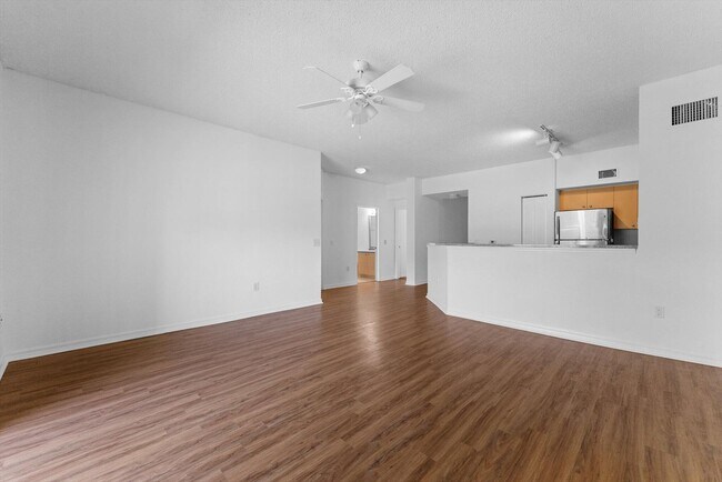 Foto del edificio - 310 Crestwood Cir