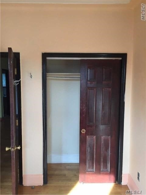 Foto del edificio - 665 Metropolitan Ave