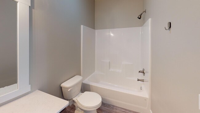 Building Photo - 713 Legacy Dr