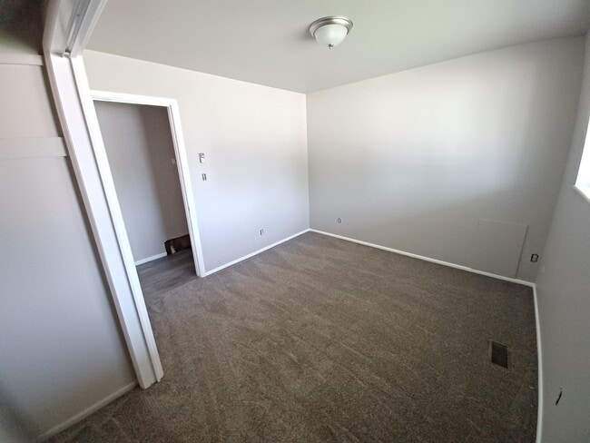 Building Photo - 530 E 5300 S