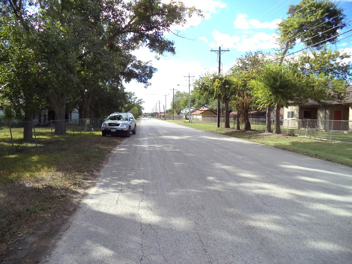 Foto del edificio - 1229 Jefferson Ave