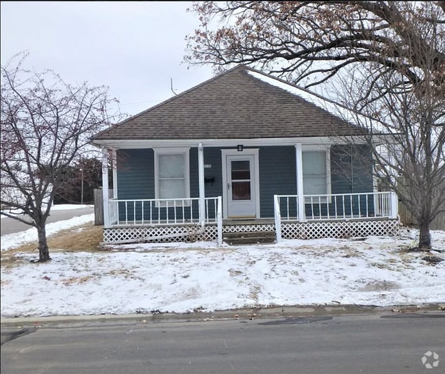 Building Photo - 1112 S Porter St