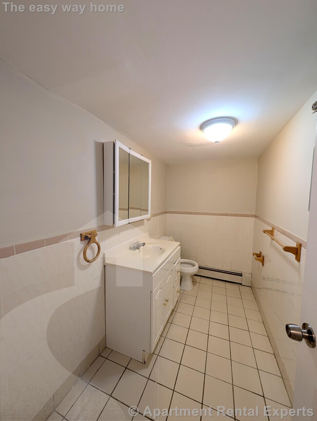 Building Photo - 2 bedroom, 1.5 bath, Central Sq - 4 min Re...