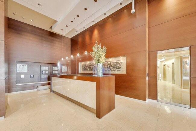 Building Photo - 1211 S Prairie Ave
