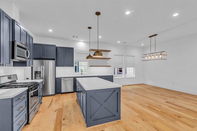 Building Photo - 204 Burr St