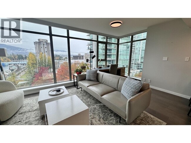 Photo du bâtiment - 1680 Bayshore Dr.