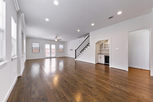 Building Photo - 5633 Petty St