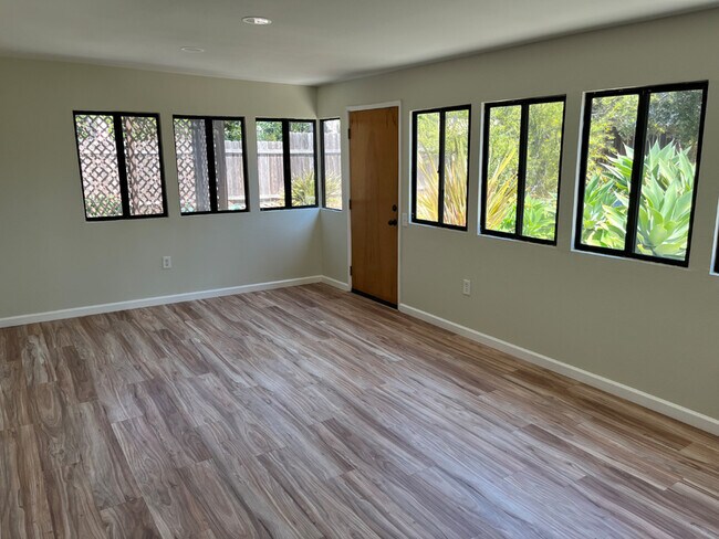 Family room with garden view - 3112 Idlewild Way