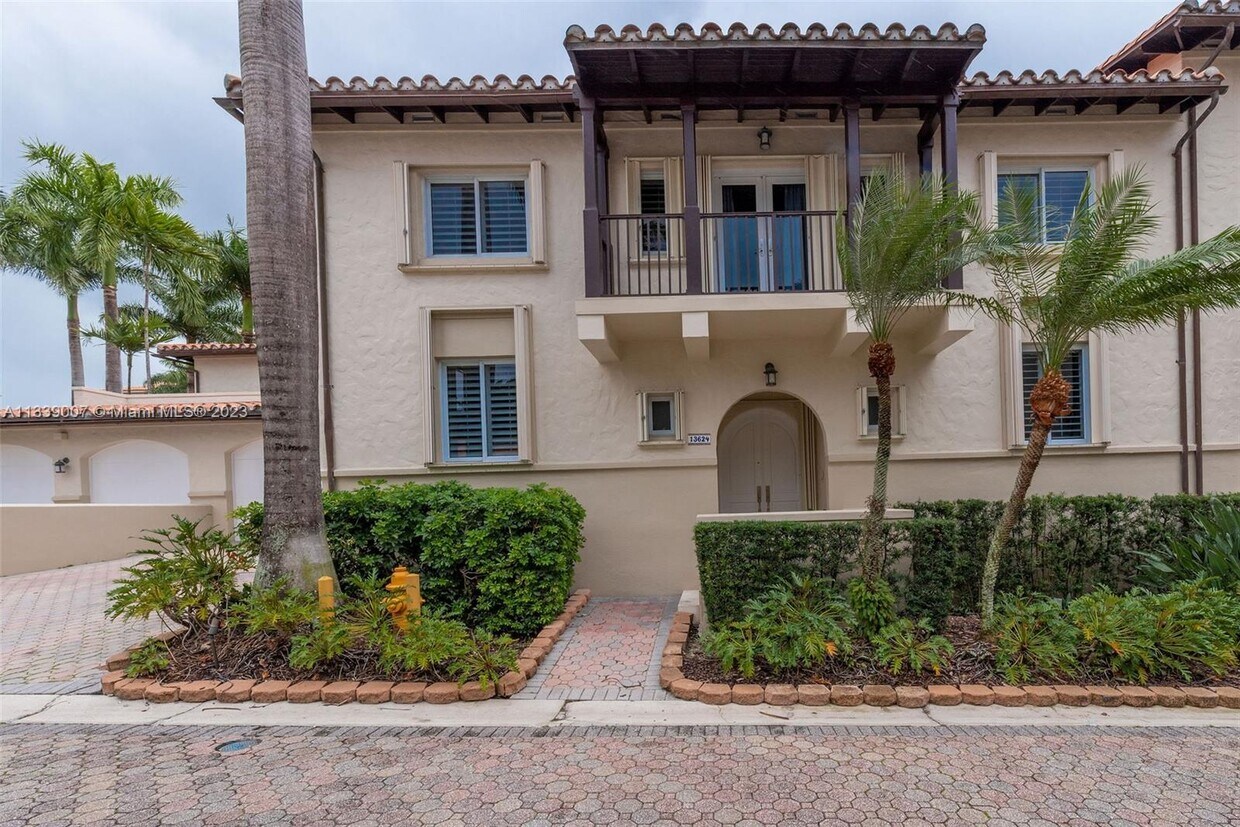Primary Photo - 13624 Deering Bay Dr