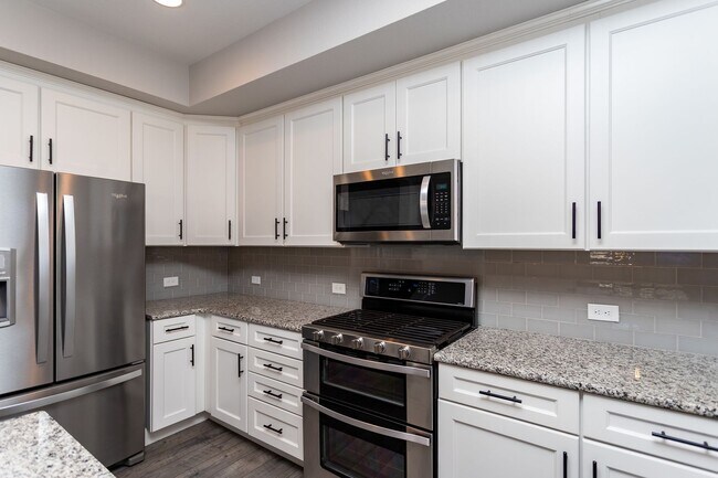 Building Photo - Charming Townhome in North Fork at Briargate!