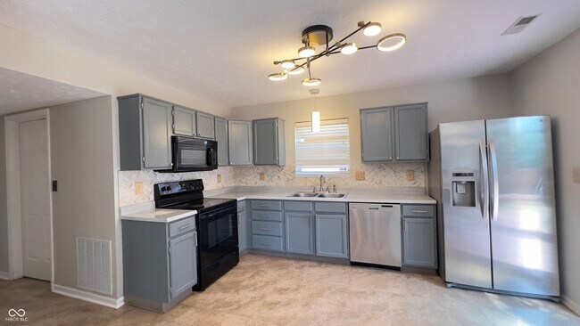 Foto del edificio - 5363 Fishlake Dr