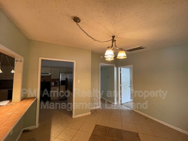Building Photo - 750 Shady Ln