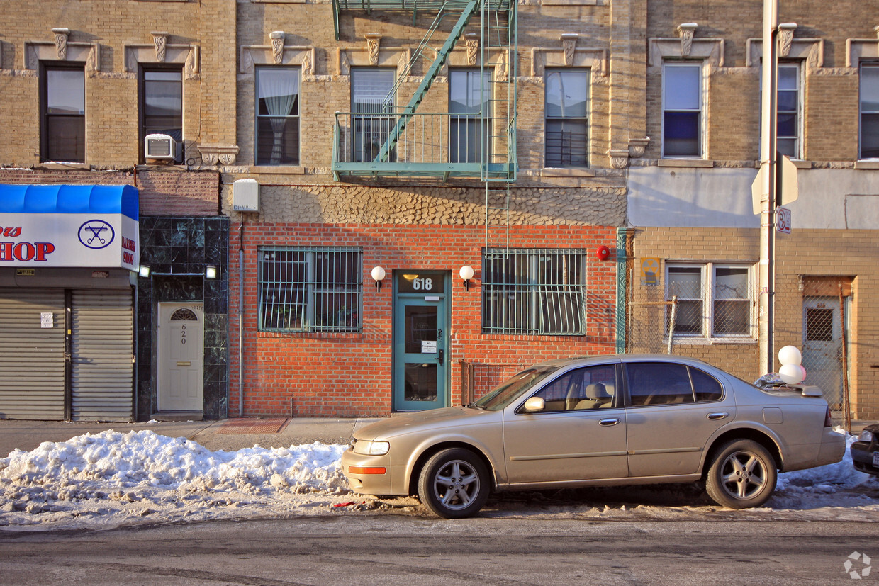 Building Photo - 618 Wilson Ave