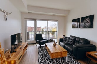 Building Photo - 456 Gertrude Ave