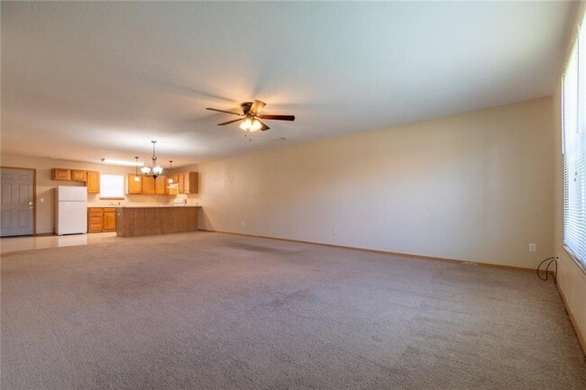 Foto del edificio - 230 Meadow Ct