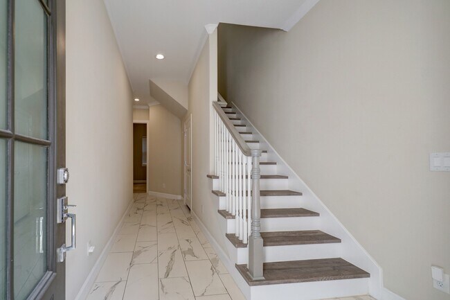 Foto del edificio - 2119 Naomi St