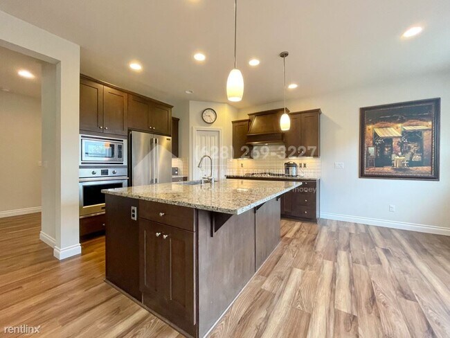 Building Photo - 5 br, 3 bath House - 20303 85th Place Nort...