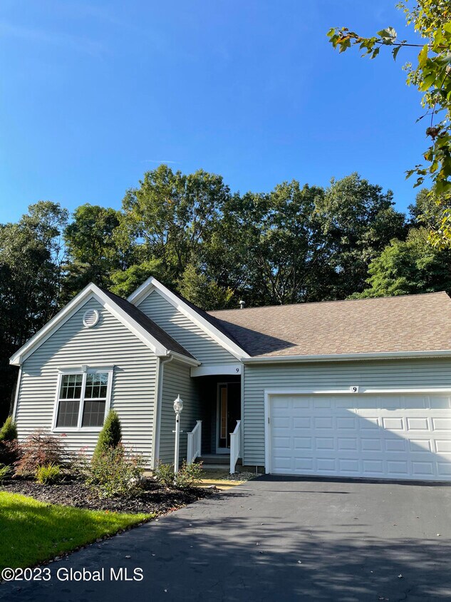 Foto principal - 9 Grooms Pointe Dr