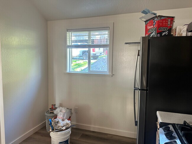 Foto del edificio - 17000 CA-1