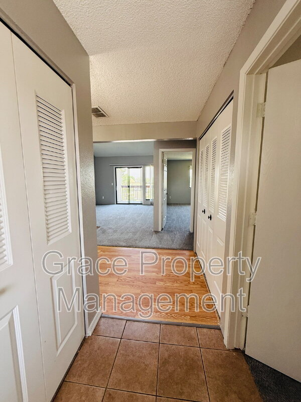 Foto del edificio - 8460 Decatur St