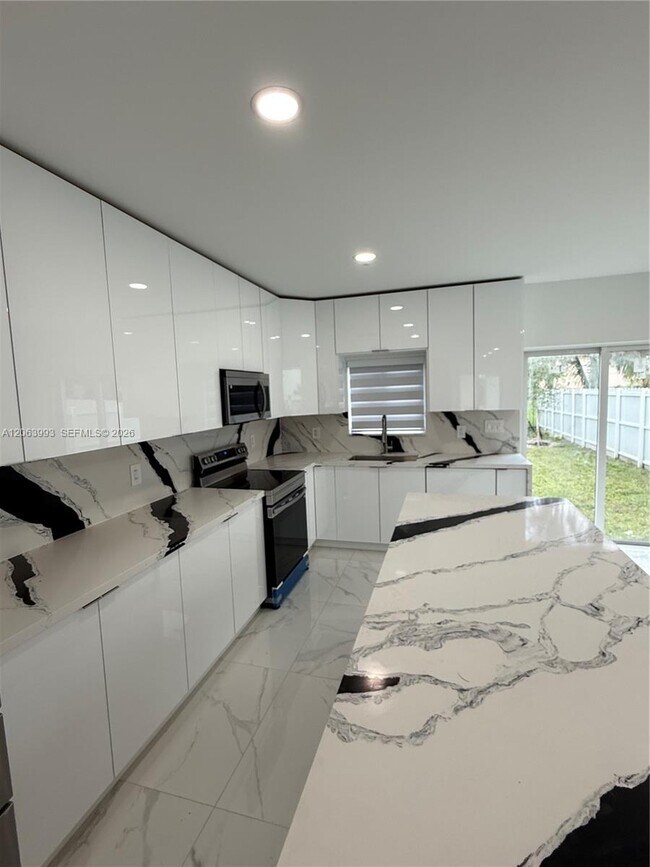 Foto del edificio - 2100 NW 102nd St