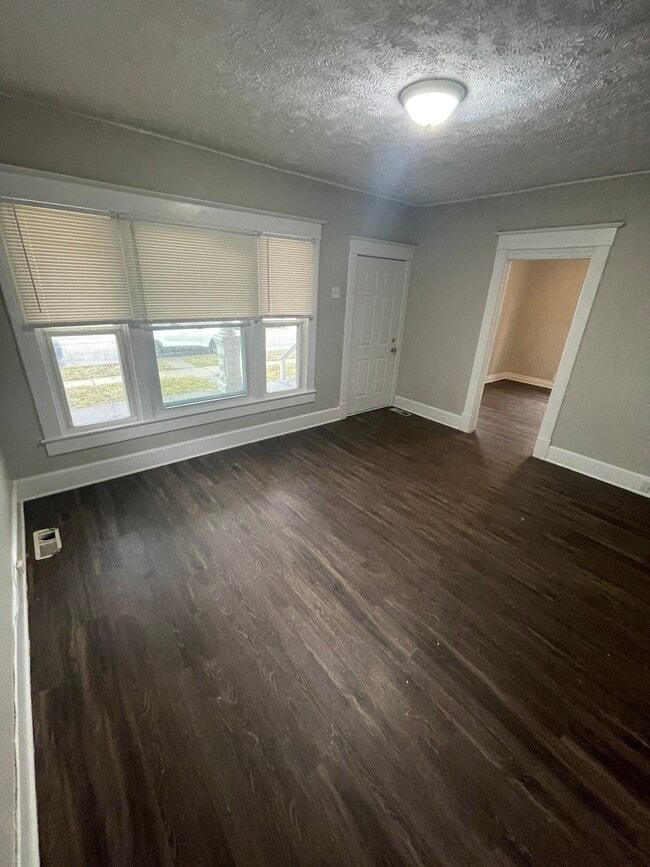 Building Photo - 733 Haugh St