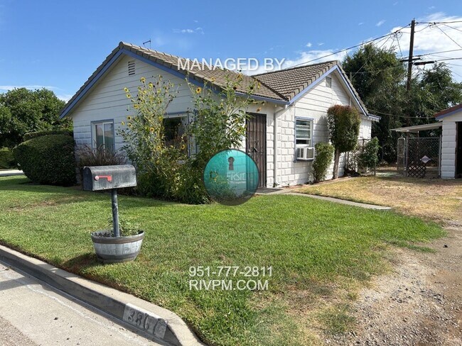 Building Photo - Charming 2-Bedroom Located in the Heart of...