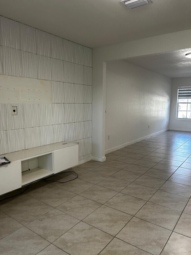 Foto del edificio - 489 NE 5th Pl