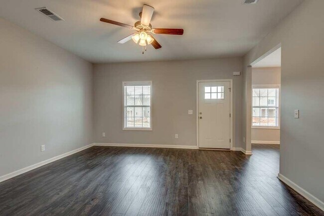 Foto del edificio - Fairview Station Charmer!  Perfectly comfortable 4/2.5 family home close to Westwood Elementary.