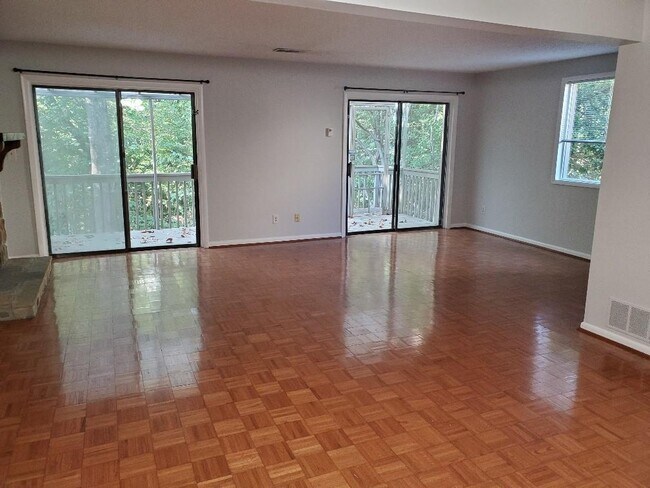 Foto del edificio - 1247 Druid Knoll Dr NE