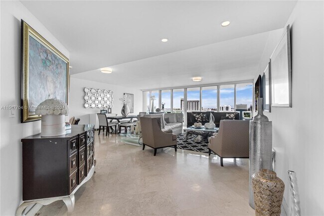 Building Photo - 1643 Brickell Ave