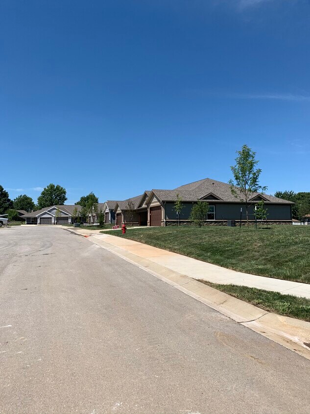 Primary Photo - 1235 NW North Ridge Dr